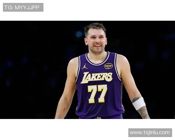 沃西建议东契奇：控球时需带动队友